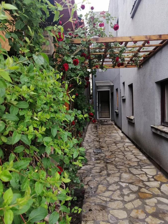 Hotel Nest Belgrado Esterno foto