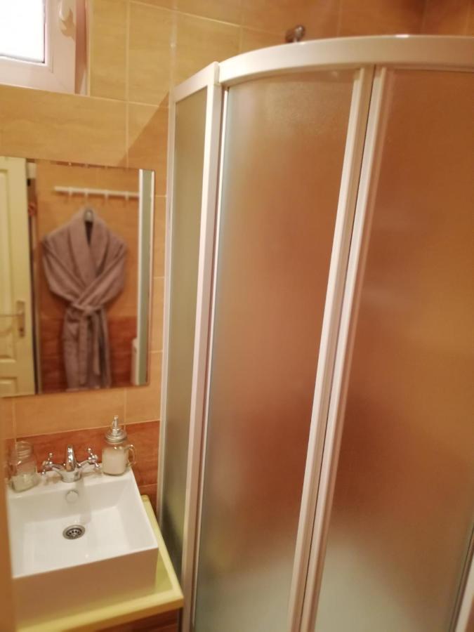 Hotel Nest Belgrado Esterno foto